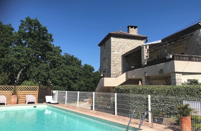 GITE LES BUIS -MAS OF OLD OAK -WITH POOL -AU PEACE