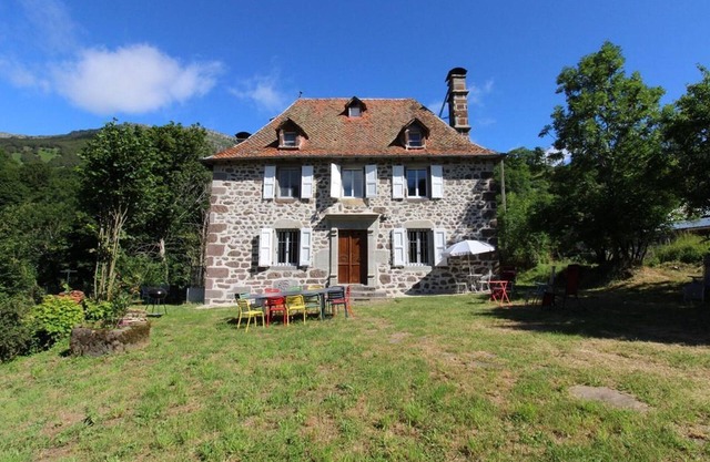 Gite Mandailles-Saint-Julien, 5 bedrooms, 12 persons