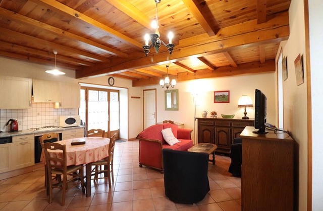 Gite Massiac, 2 bedrooms, 5 persons
