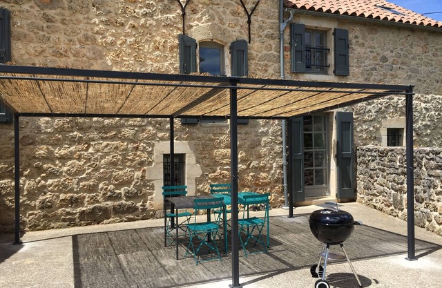 Gîte on the Causse Noir. Nature, hiking, wifi. Large enclosed garden, pets allowed
