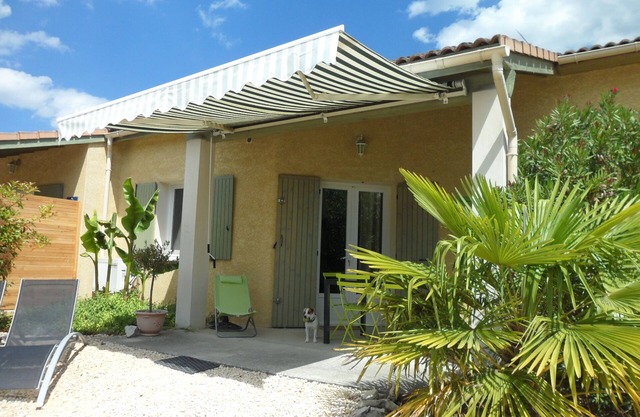 Gîte ROMARIN near Vallon Pont d'Arc with shared pool