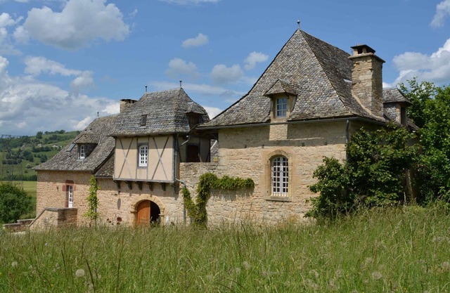 Gite * "The paved courtyard"