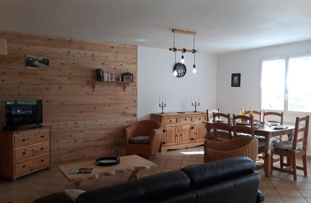 Gite with garden, kids' games, and boules court. Perfect for hiking and biking!