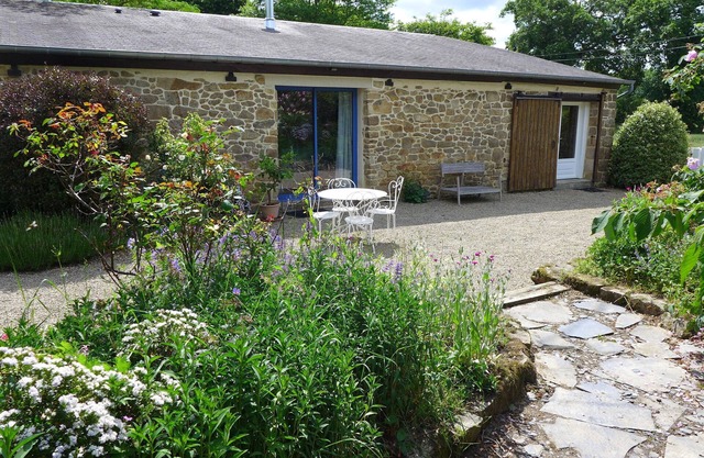 Gîte with garden in the countryside
