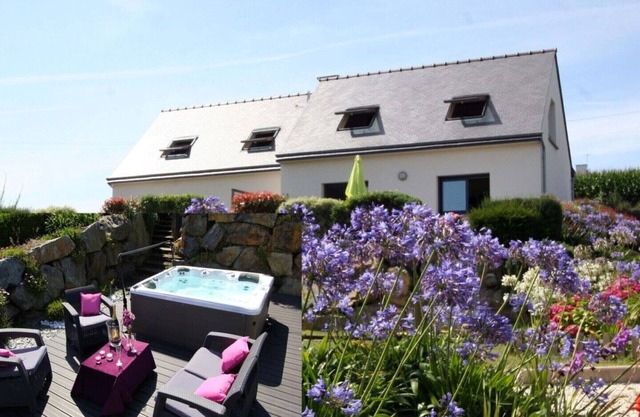 Gite with SPA in Loguivy of the sea facing the island of Brehat close to Paimp .