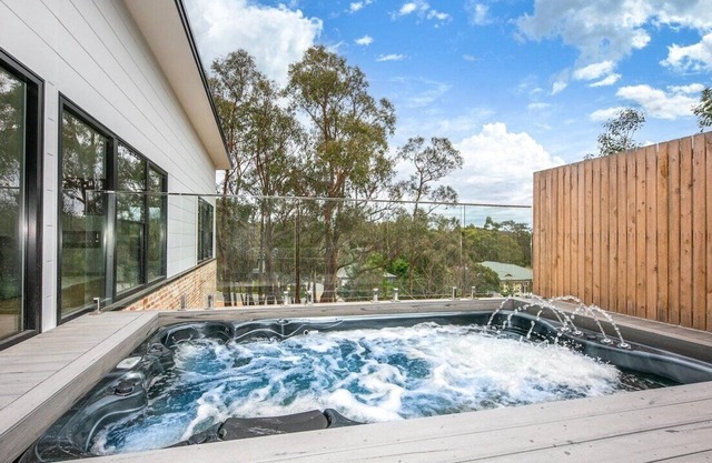 Glamour in Gisborne - with spa!