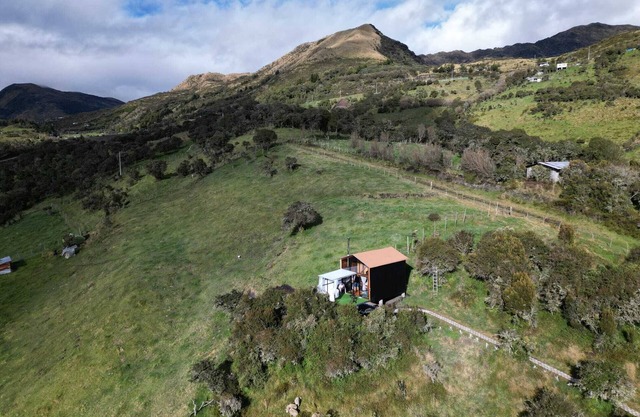 Glamping cabin, in nature and surrounded by the outdoors with Jacuzzi