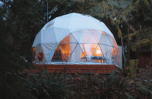 Glamping Dome w/Hot-tub & Kitchen, 10 min drive North Cascades National Park!