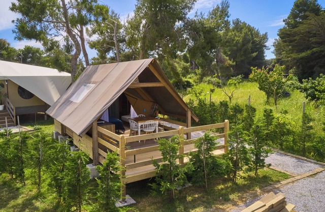 Glamping 'Tenda Safari Vicino Al Mare' with Shared Garden, Wi-Fi and Air Conditioning