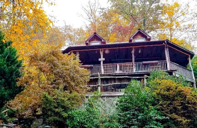Glass Mountain Treehouse