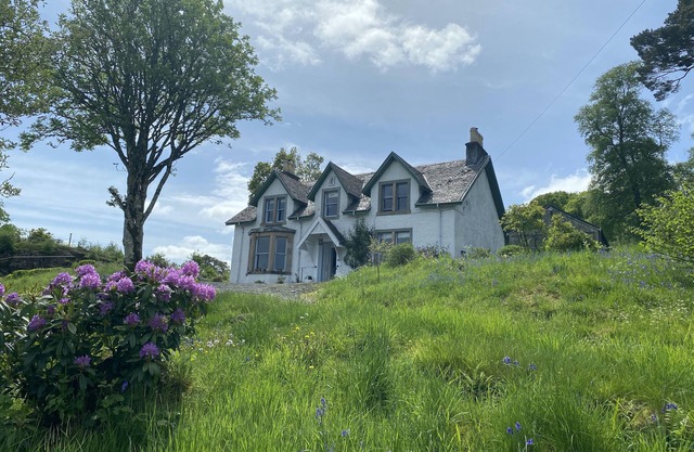 Glenaros Lodge