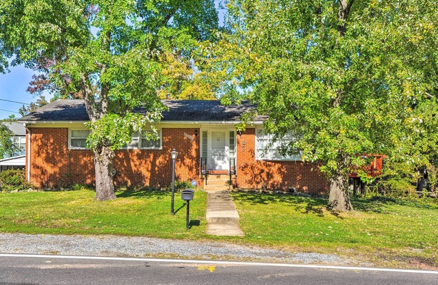 Glenn Dale Apt w/Yard ~ 15 Mi to Washington!