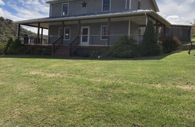 Glennview: experience mountaintop views of the South Branch Potomac River Valley