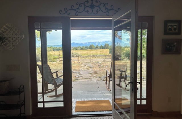 Glorious Mountain Views at Setting Sun Ranch