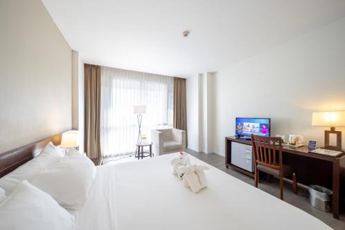 Golden Crown Grand Hotel