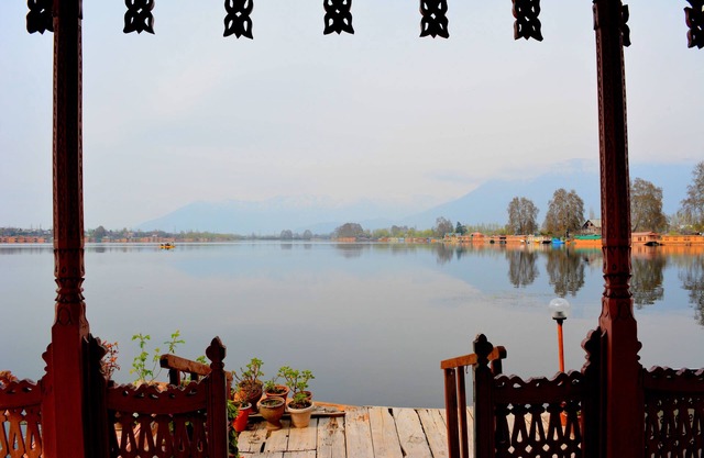 Golden Flower Heritage Houseboat
