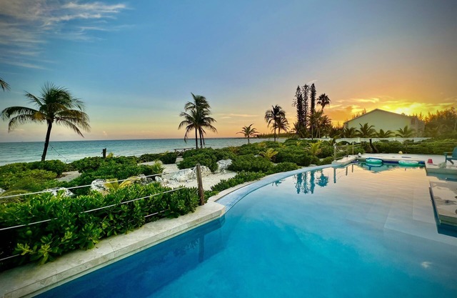 GoldenEye- Beach Villa With Dock