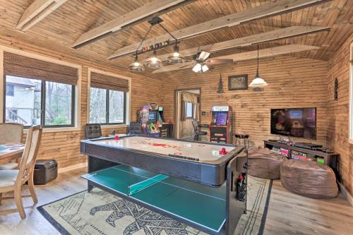 Golf Cart and Game Room Bear Den Pocono Lake Home