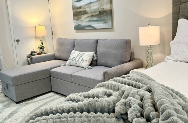 Golf Community Studio | Workspace | Cozy Wesley Chapel Retreat w/Kitchenette | Balcony | Smart TV