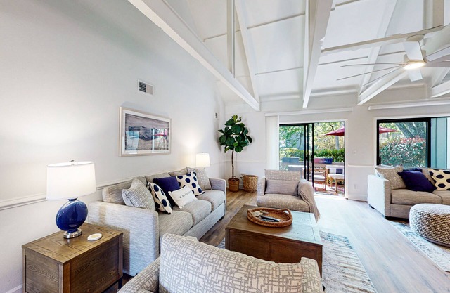 Golf getaway condo near the beach with pools, private deck, AC, & W/D