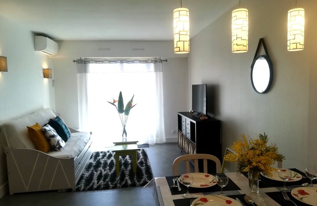 Golfe-Juan les Pins: 2 rooms, air conditioning, wifi, swimming pool, parking, beaches, shops