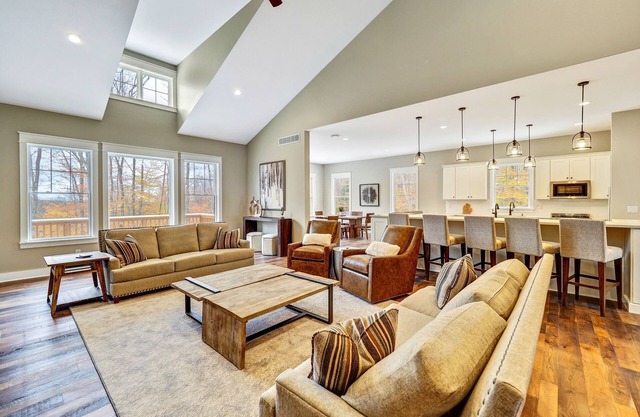 Golfers dream w/5-star experience! Boyne Mountain ski in/outnGarage, fire-pit!