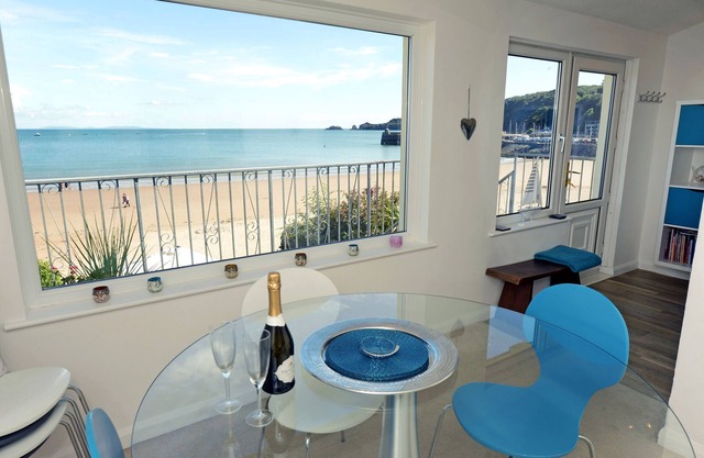 Gone to the Beach - Luxury Cottage, Sea Views, Direct Access to Beach, Pet Friendly