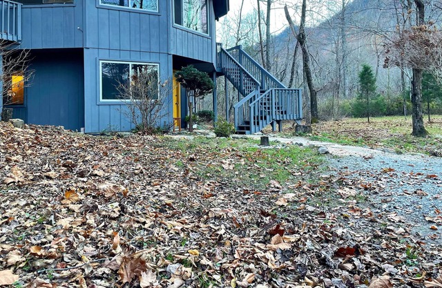 Good Bones Cabin on Middle Creek - Blue Ridge Mountain Retreat on 2 Acres