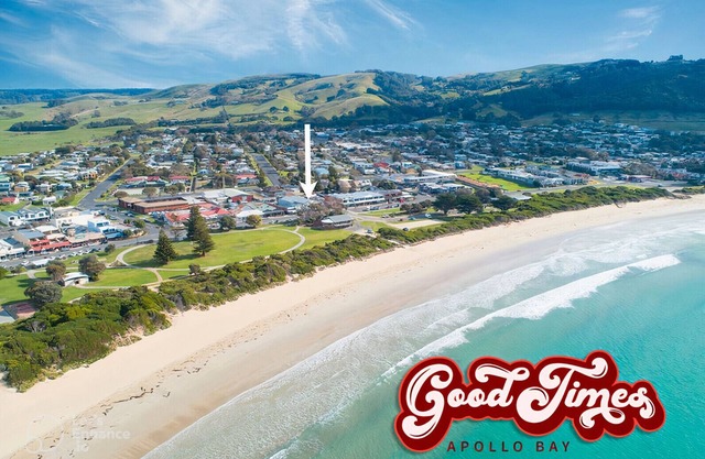 Good Times - Luxury beachfront home in the heart of town