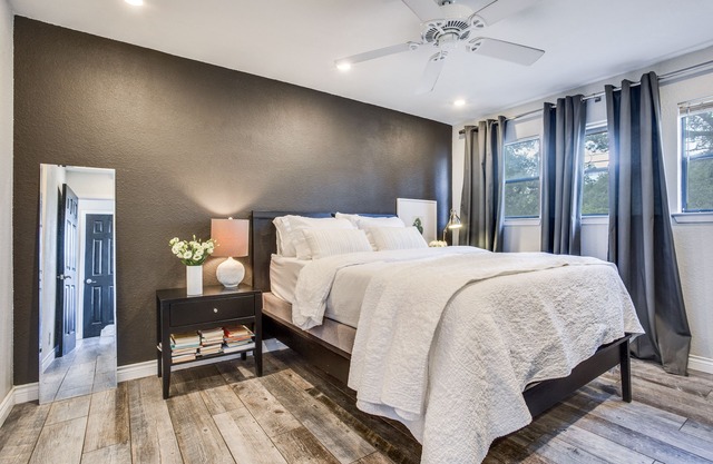 Gorgeous 1 Bedroom Home, 10 Minutes from Downtown