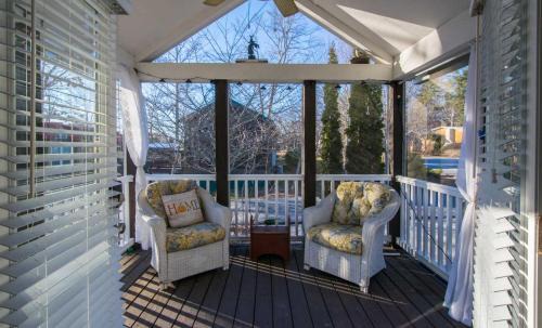 Gorgeous 1BR Tiny Home with Pool and Bocce
