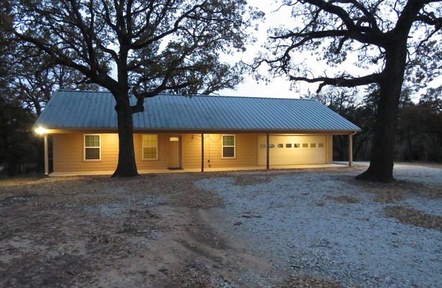 Gorgeous 2 bed 2 bath house on 3 acres off Hwy 82