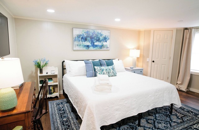 Gorgeous 2BR Home Fast WiFi Pet Friendly