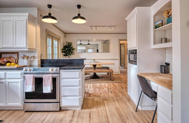 Gorgeous 5bd/3bath Eugene home with Hot tub! 5 minute walk to University!