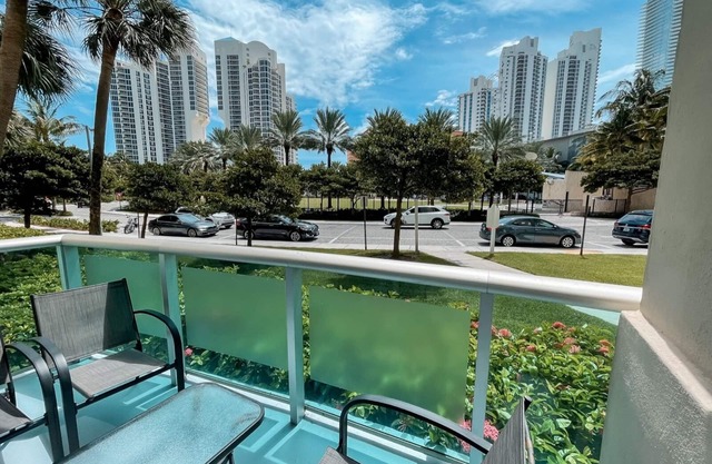 Gorgeous Apt Across the Beach Sunny Isles STR12712 1brd+Den