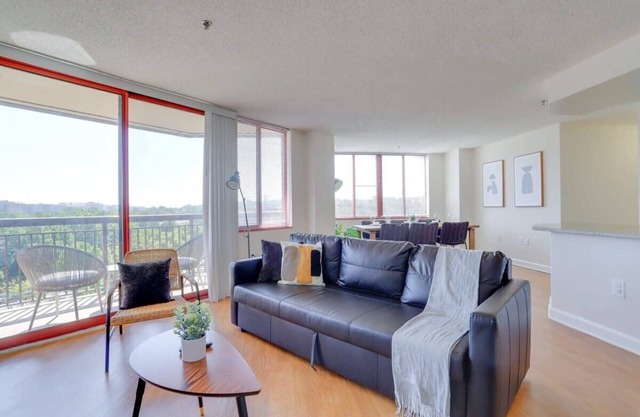 Gorgeous Apt with Rooftop City View @Pentagon City