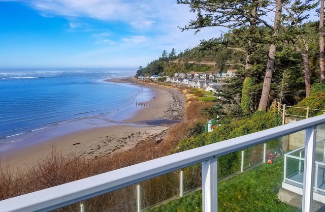 Gorgeous Bay and Ocean views! Sleeps 6