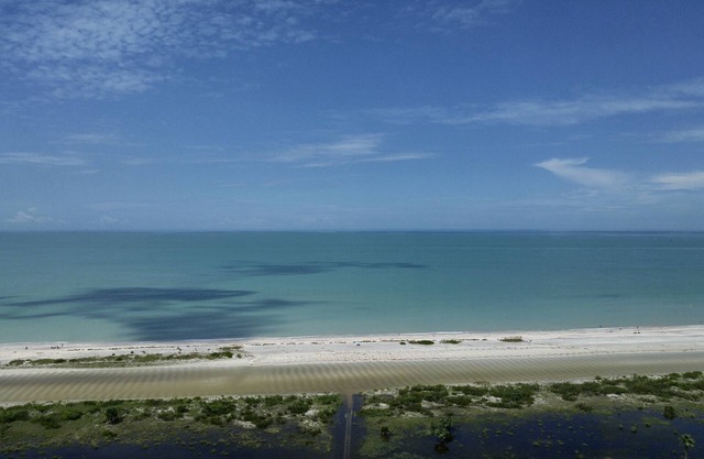 Gorgeous beachfront studio penthouse!