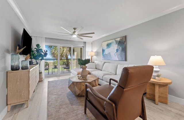 Gorgeous Beachfront Condo: Experience Luxury w/Stunning Gulf Views @ Lands End