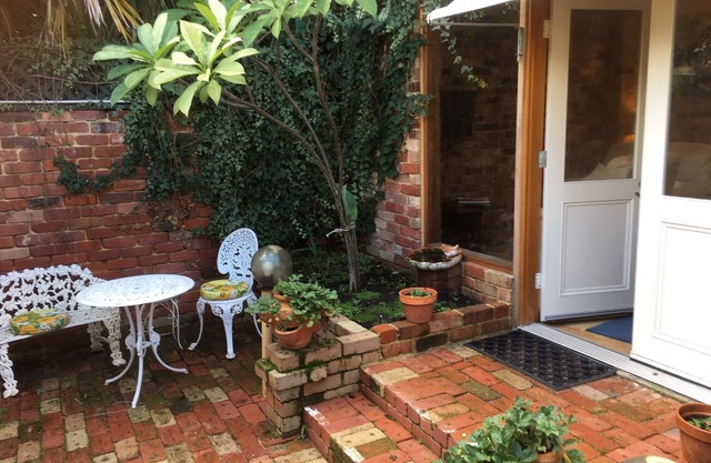 Gorgeous garden studio 2 mins from the heart of Subiaco