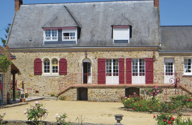 Gorgeous home in Juigne Sur Sarthe