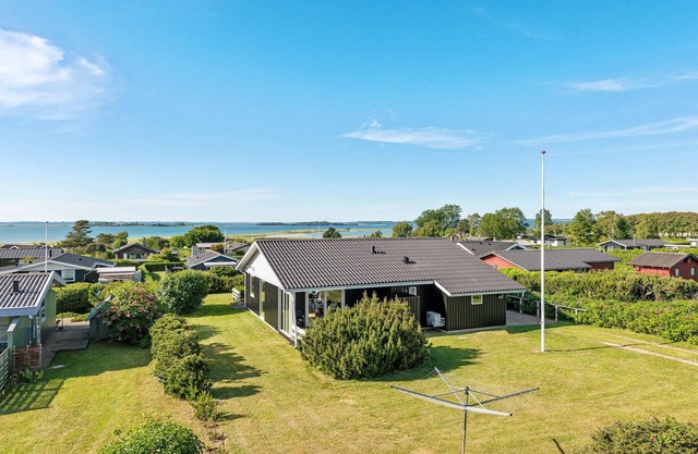 Gorgeous home in Faaborg with WiFi