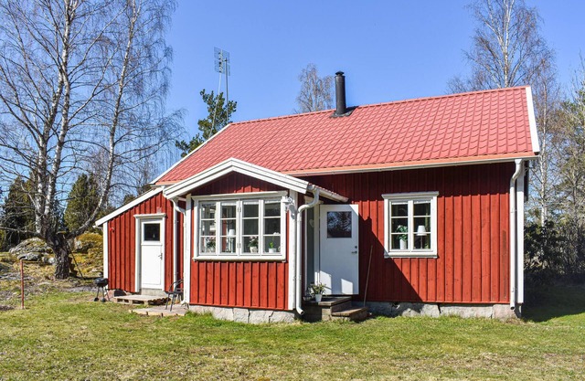Gorgeous home in Grästorp with kitchen