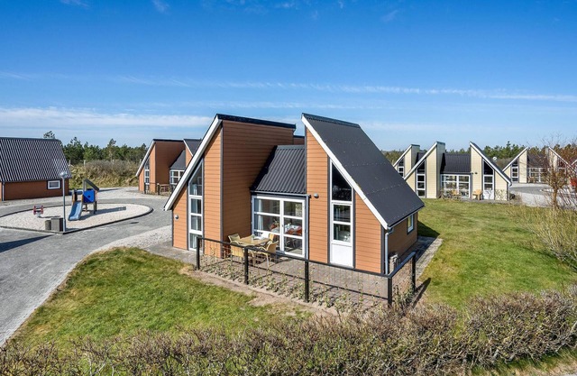 Gorgeous home in Hadsund with kitchen