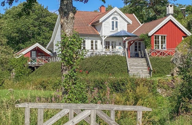 Gorgeous home in Homborsund with kitchen