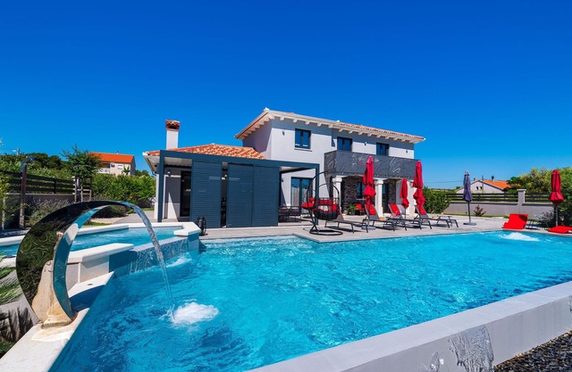 Gorgeous home in Tinj