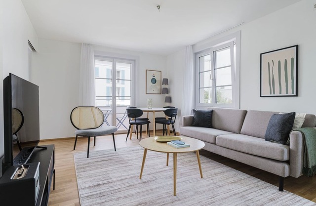 Gorgeous Horgen 3BR, 2 min to Train Station, by Blueground