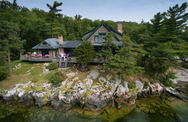 Gorgeous Luxury Custom Home with state of the art appliances, A/C, sleeps 12!