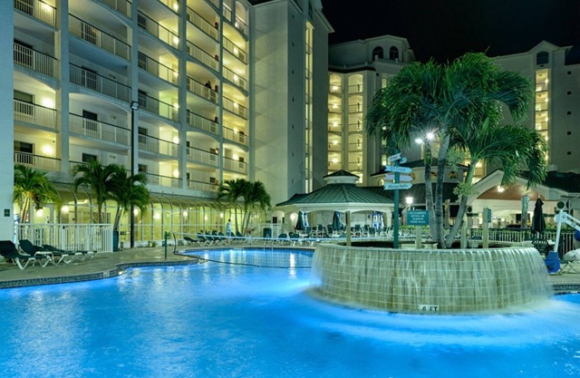 Gorgeous Oceanfront Resort - Very Clean - Updated - Great Pool and Activities