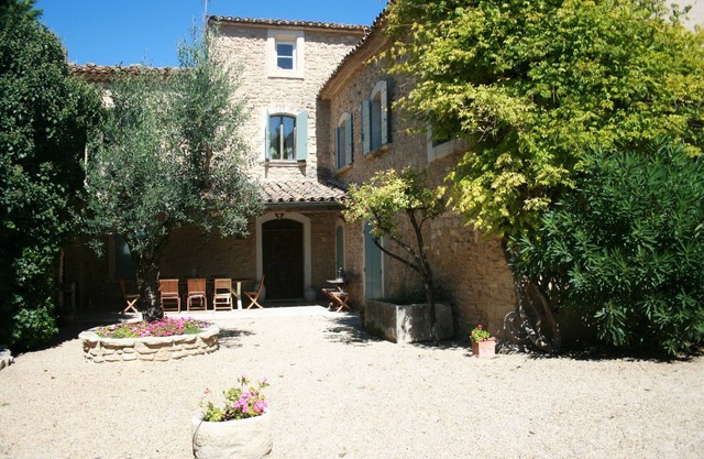 Gorgeous Provence Farmhouse. Sleeps 14 adults 2 ch. Swimming pool & tennis court